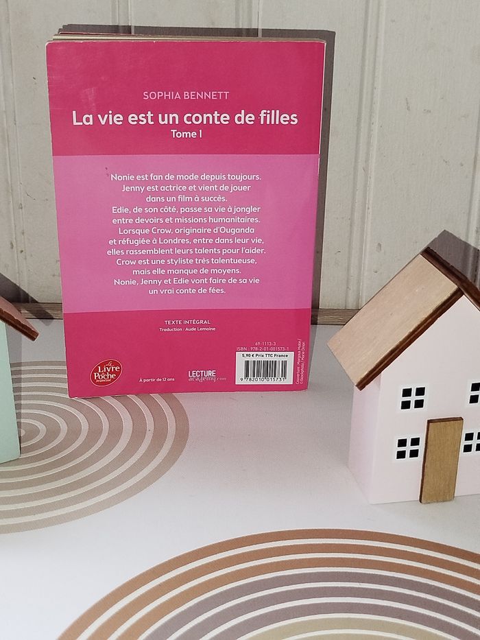 📚Livre de poche La vie est un conte de filles Tome 1 A partir de 13 ans - photo numéro 2