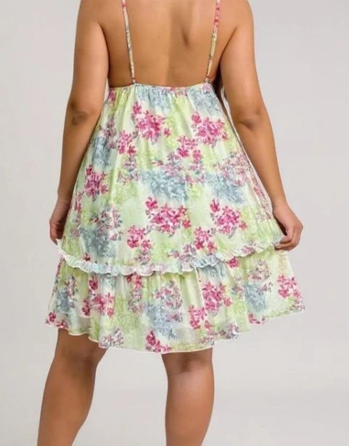 Jolie robe légère fleurie taille 52 - photo numéro 2