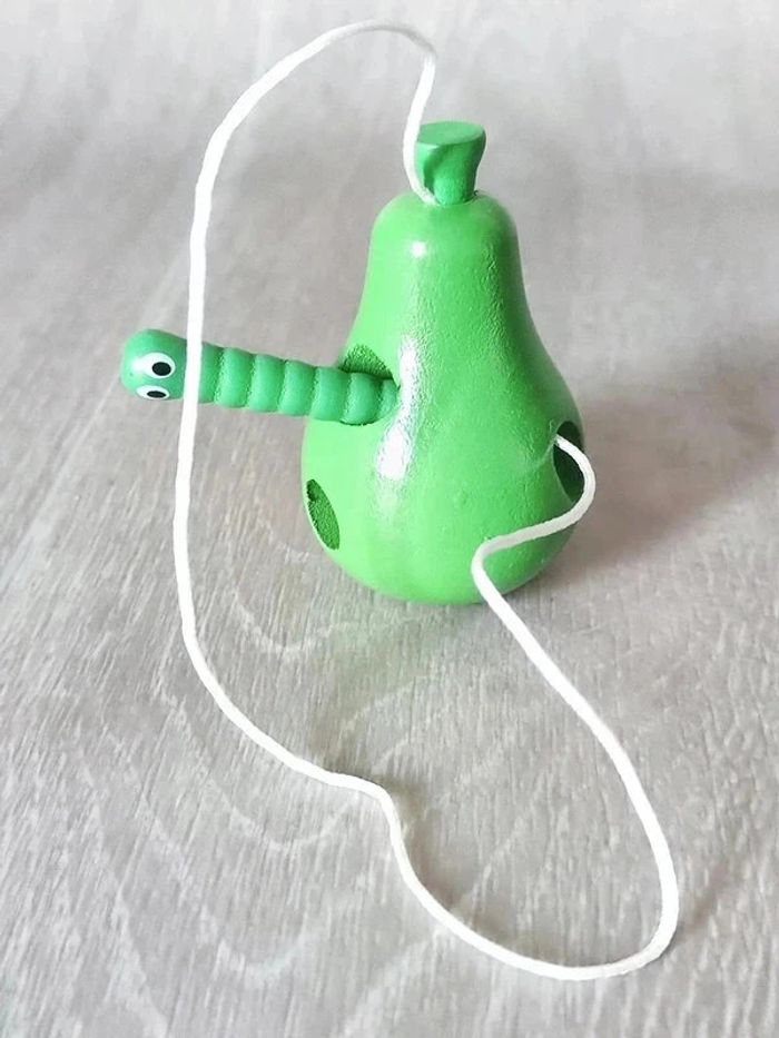 Ver qui mange une poire motricité fine