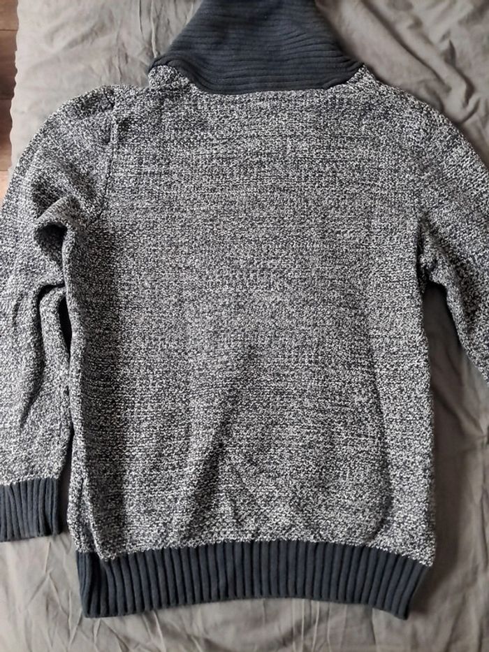 Pull coll V bouton bois - photo numéro 4
