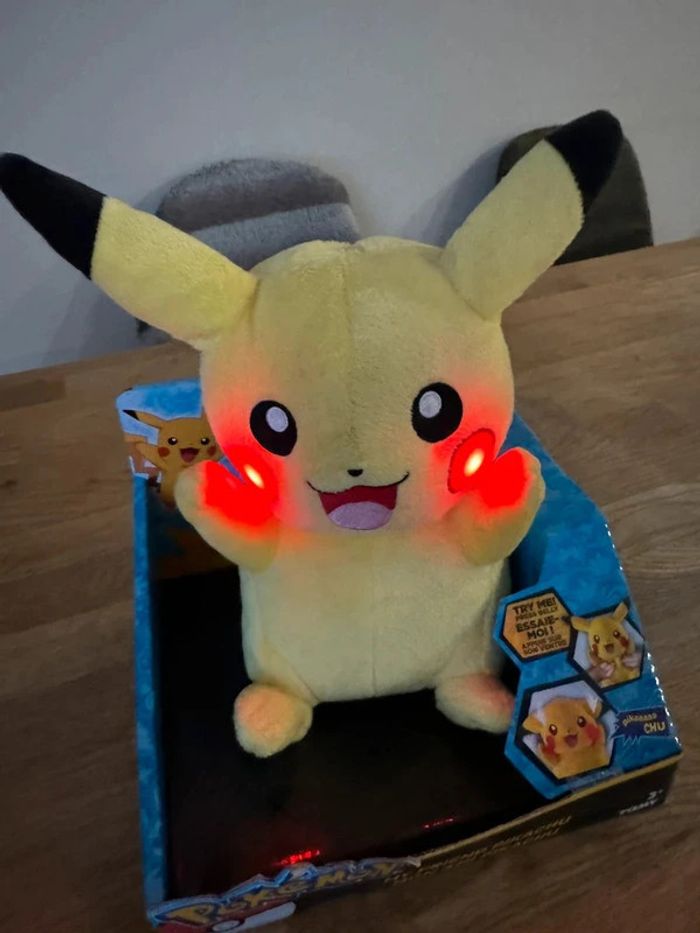 Peluche interactive pikachu Pokémon - photo numéro 2