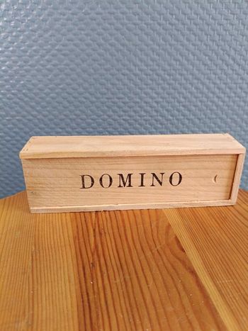 Jeu de domino en bois