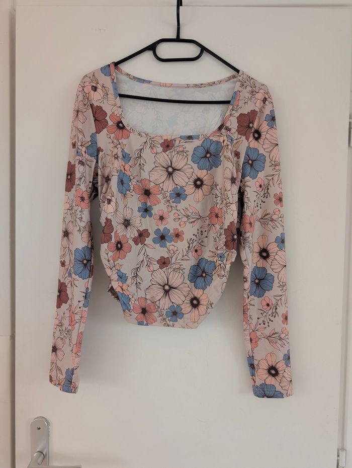 Haut fleuri manches longues Emery Rose – Taille L – Très bon état