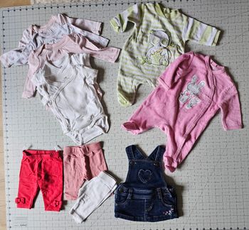Lot vêtements fille 1 mois