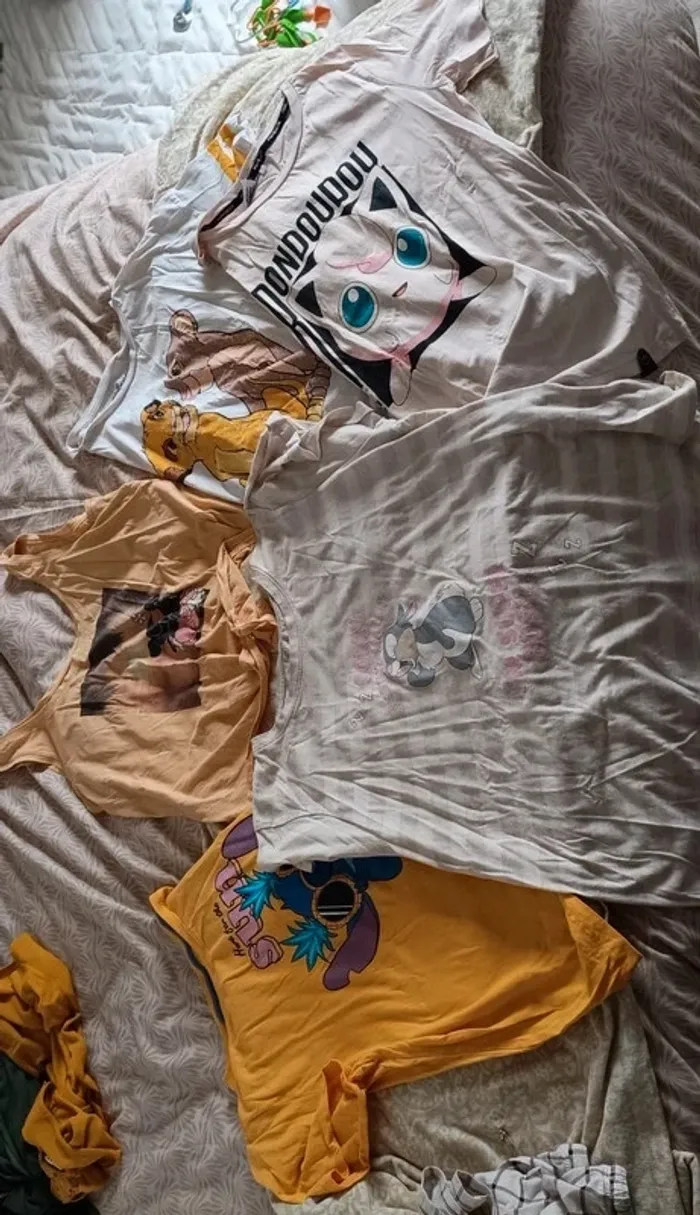 Pas de vintedgo go svp ! Lot de 5 tee-shirts Disney - photo numéro 2