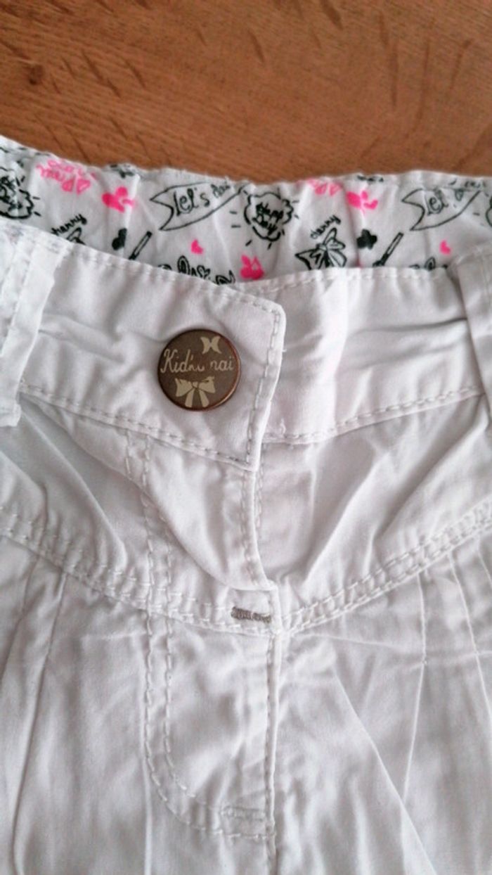 Short blanc 24 mois kiabi état impeccable - photo numéro 4