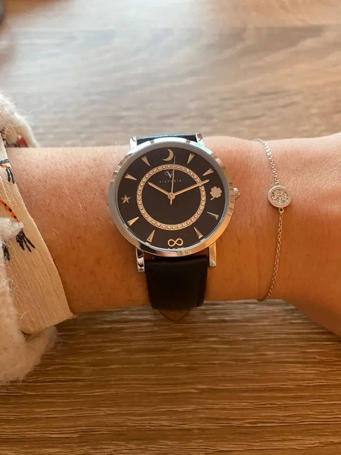 Montre bleue marine