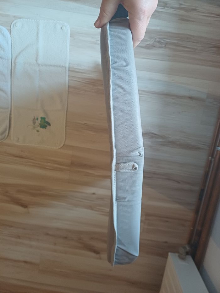 Matelas à langer + 3 protections - photo numéro 4