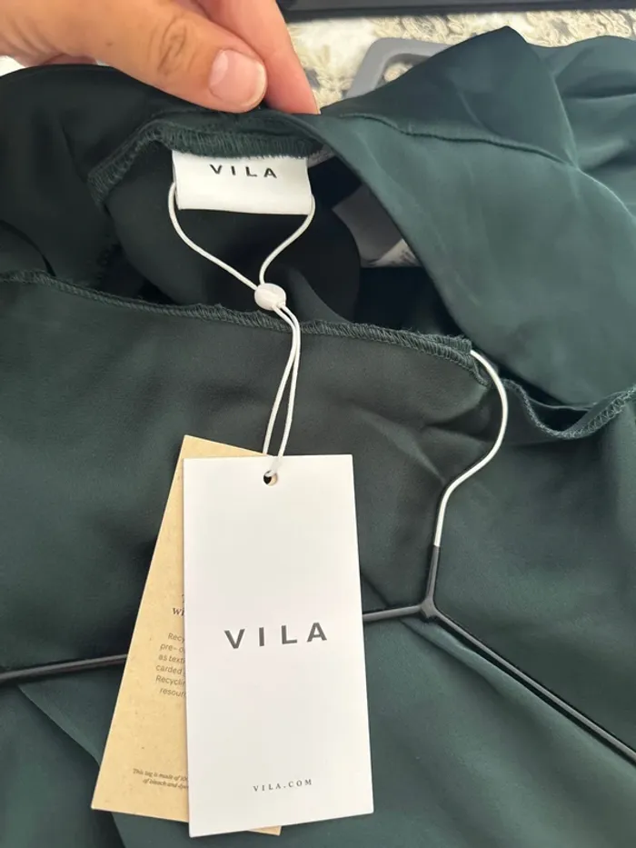 👗 👗 VILA - Robe longue effet satin à col bénitier - vert sapin- neuf avec étiquette - taille 40 - photo numéro 10