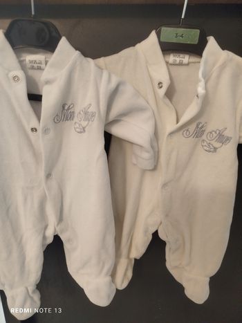 #kytie1moisgarcon. 2 grenouillères taille 1 mois