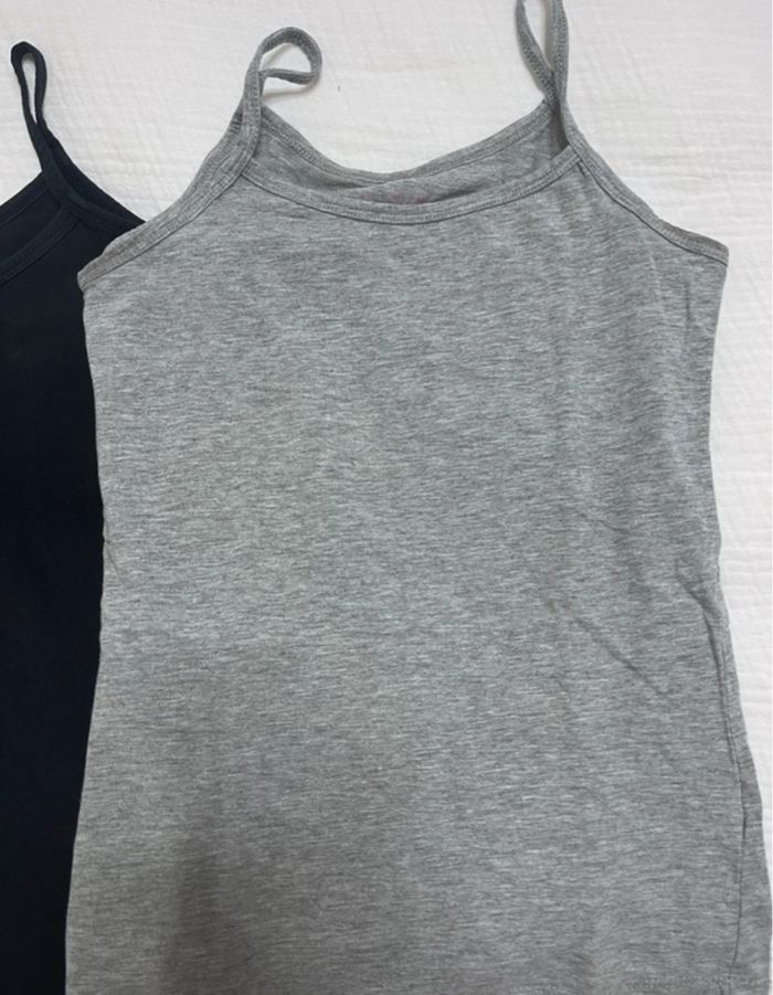 Deux débardeurs - photo numéro 4