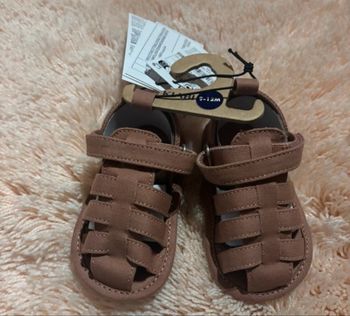 Sandales bébé neuves 