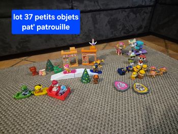 Lot de 37 petits objets pat' patrouille