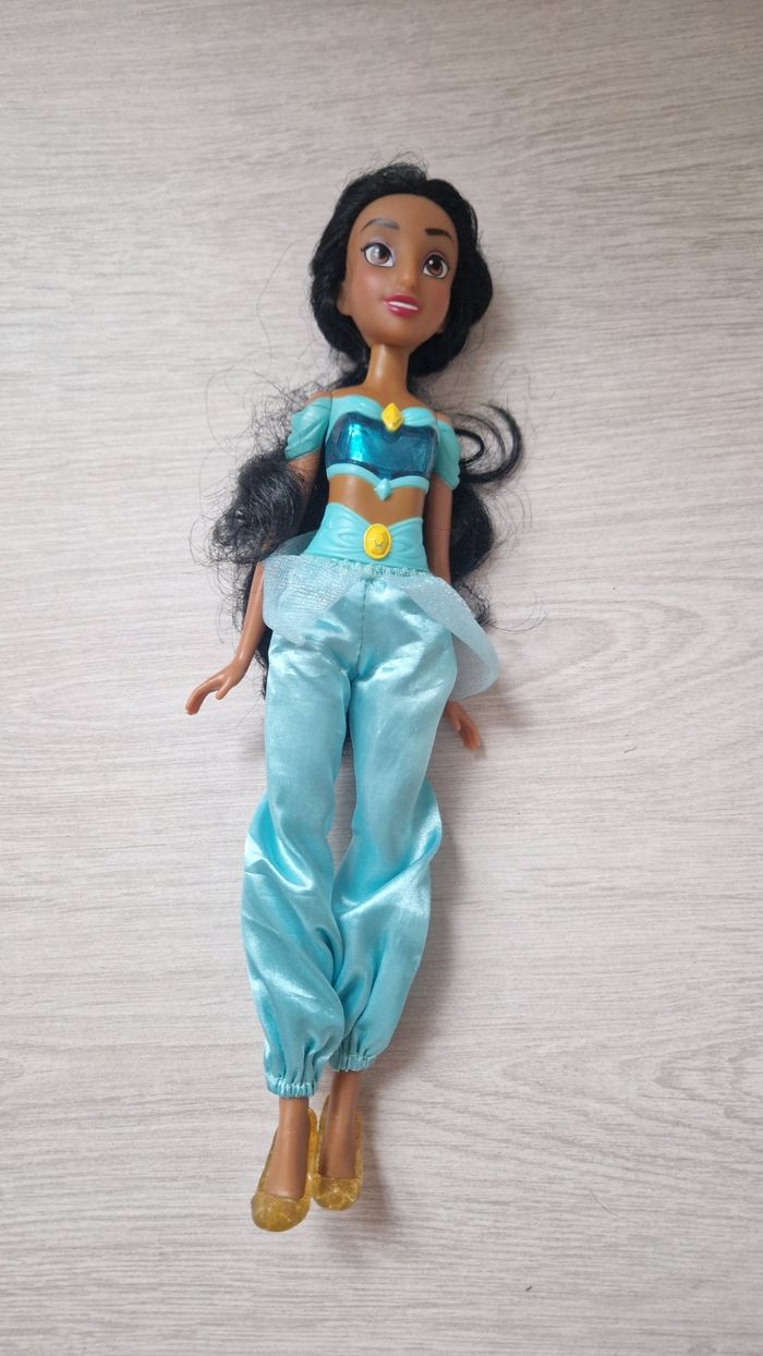 Poupée Jasmine