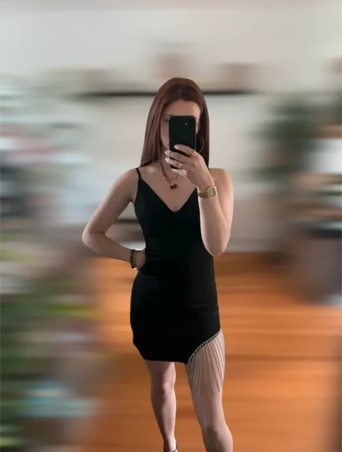 Robe moulante noir décolleté sexy à strass