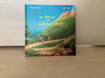 Livre Le volcan de la Soufrière mc Donald