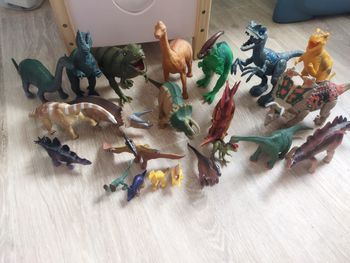 Lot 22 dinosaures autre