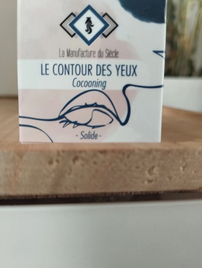 Le contour des yeux solide