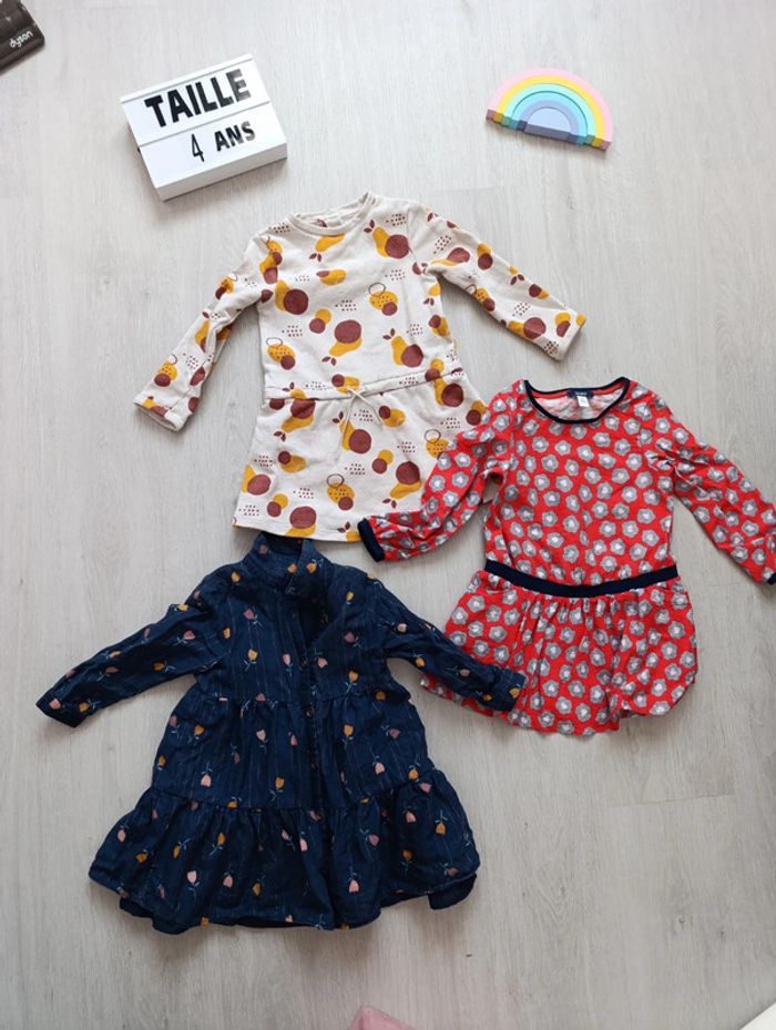 Lot 3 robes taille 4ans