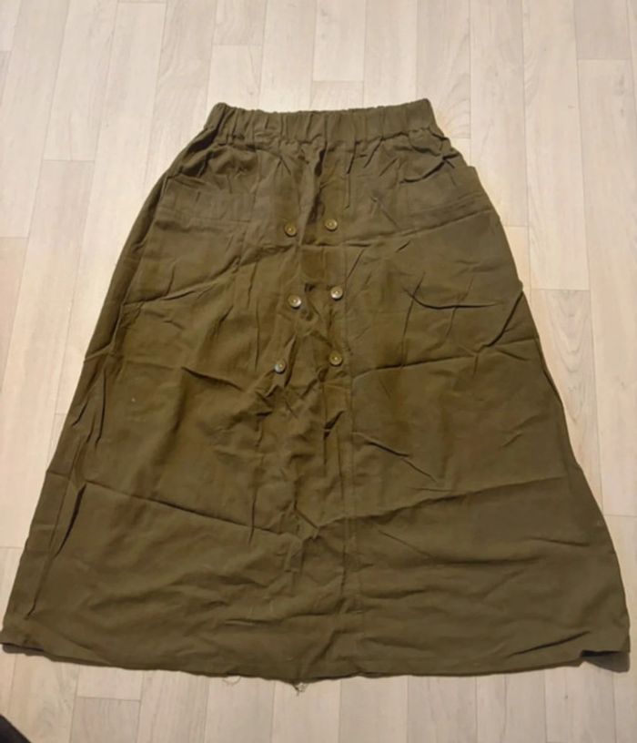 Jupe kaki neuve jamais porté plus d’étiquette 38/40