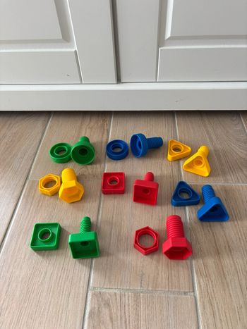 Jeu de vis Montessori