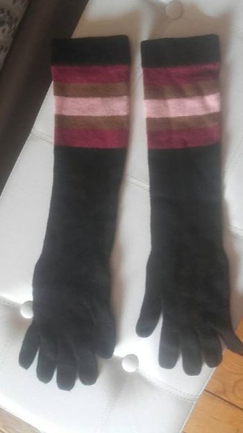 Paire de longs gants ( passe coudes)