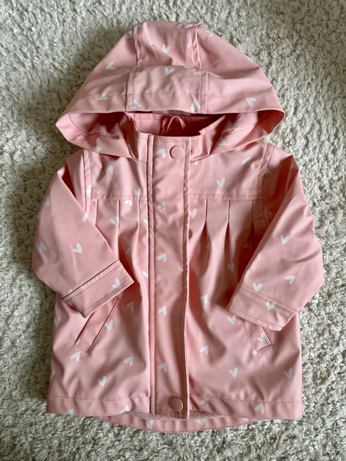Manteau imperméable coeurs 6 mois NEUF
