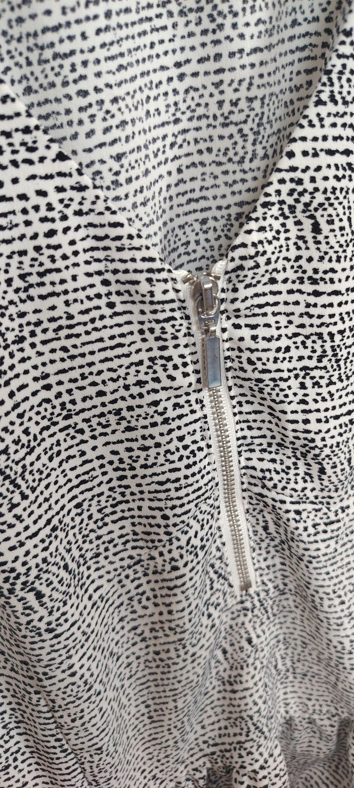 Robe noire et blanche - photo numéro 3