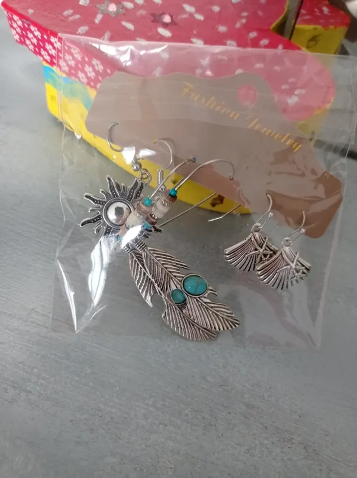 Lot boucles d'oreilles pendantes neufs - photo numéro 2
