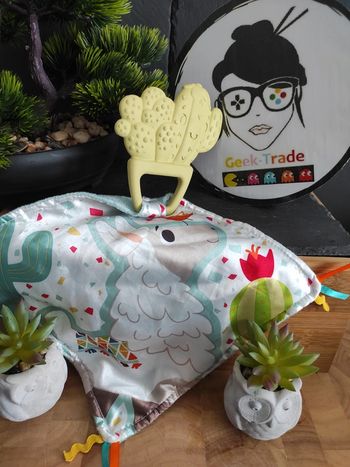 Doudou Mouchoir Lama Cactus Anneau Dentition Fisher Price  Plat #geektradedoudo