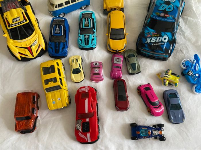 Voitures diverses lot de 10