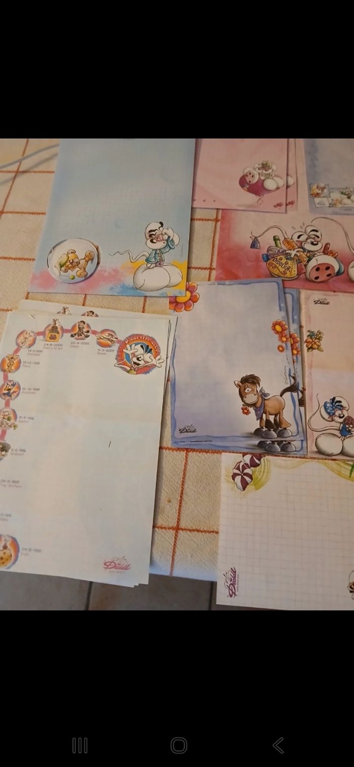 Lot classeur et 40 feuilles didll - photo numéro 2