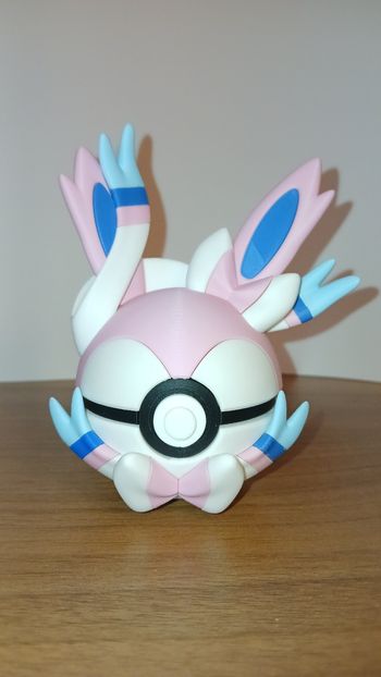 Pokeball Nymphali