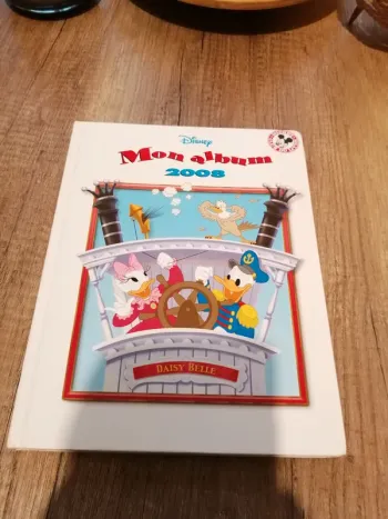 Livre Disney "Mon album 2008"
