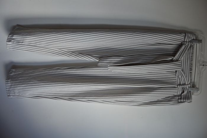 Pantalon droit rayé blanc/gris – Taille L – New Collection