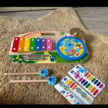 Tableau en bois avec instrument
