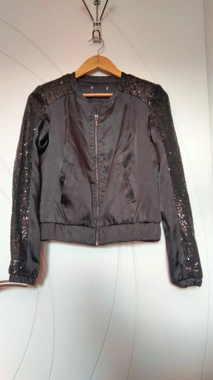 Veste de soirée à sequins style satin