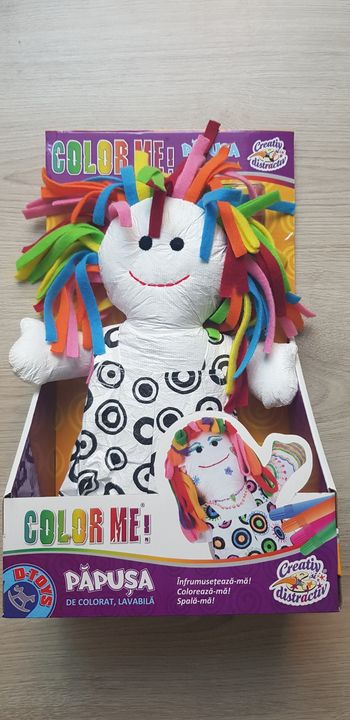 Poupée à colorier