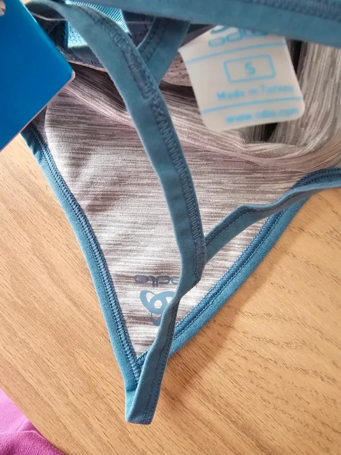 Brassière de sport femme taille S neuve réversible ODLO Seamless - photo numéro 14