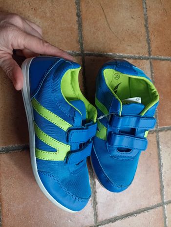 Basket légères bleues taille 35