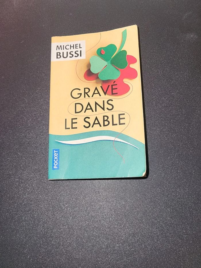 Gravé dans le sable bussi