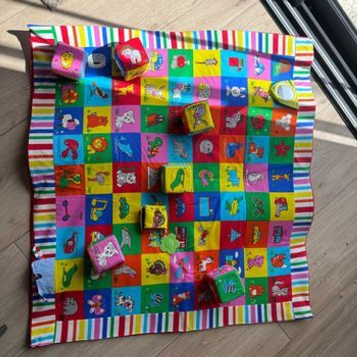 Coffret d'éveil 3 en 1 (tapis, cubes, livre)