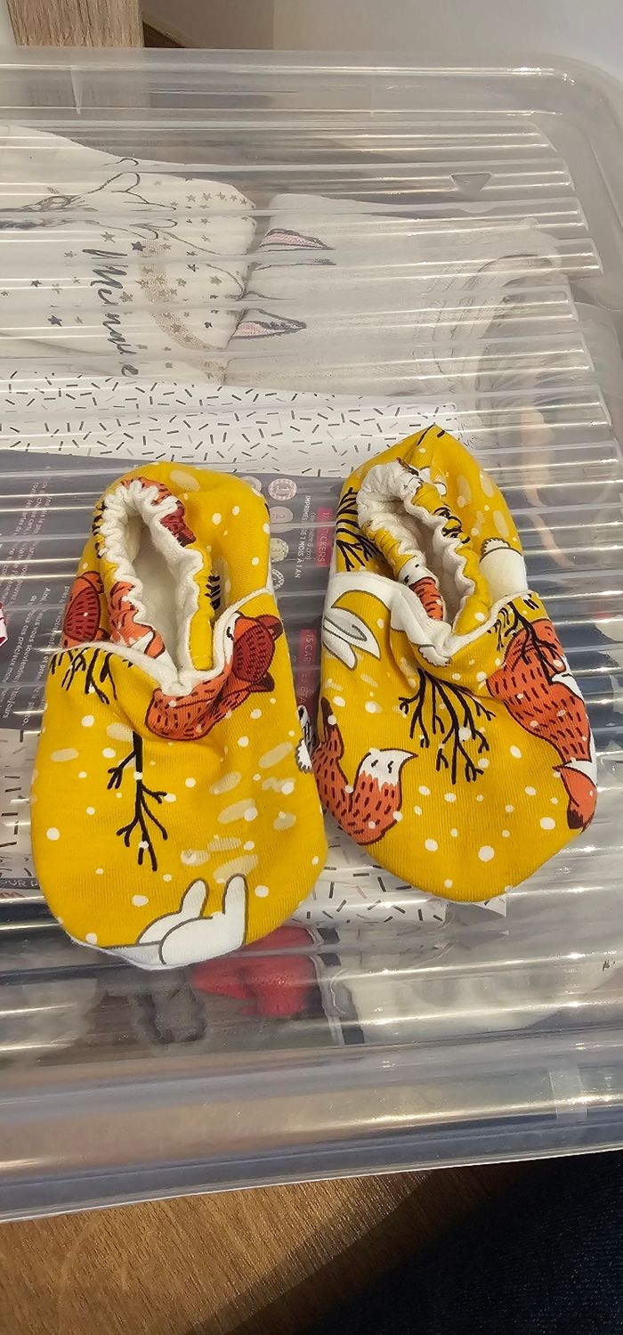 Lot chaussons tissu neuf petit créateur 6 12mois - photo numéro 2