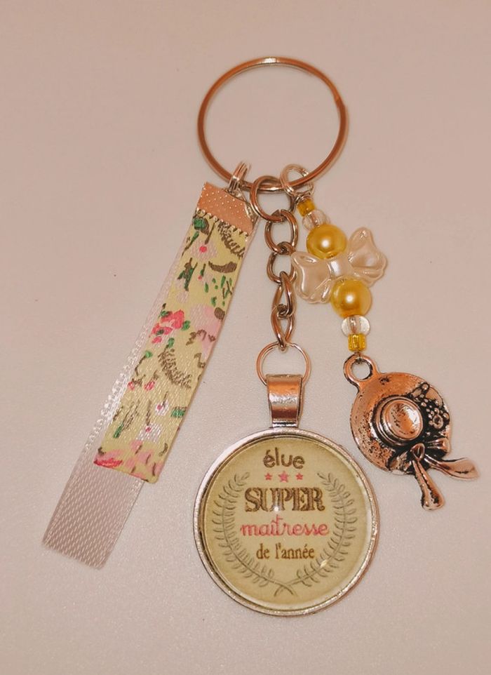 Cadeau maîtresse, porte clé message " Elue super maîtresse de l'année "