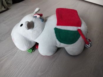 Axel la peluche d'activités de chez Oxybul très bon état