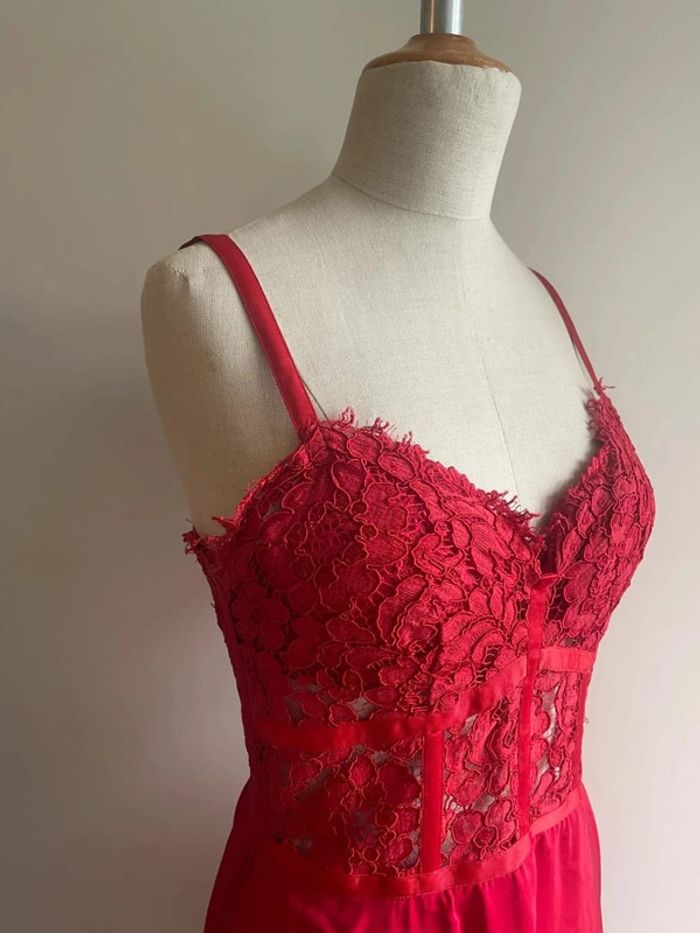 Robe rouge satin & dentelle sur mesure - photo numéro 8