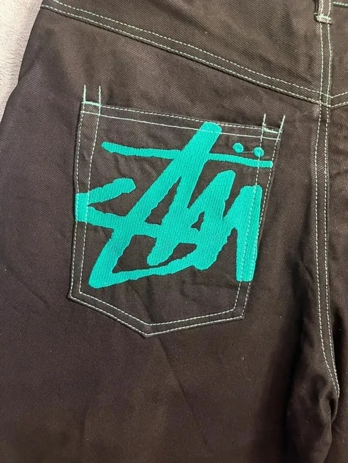 Short/Jort Stussy Black Embroidered Green Forest Big Logo Back – Taille L - photo numéro 2