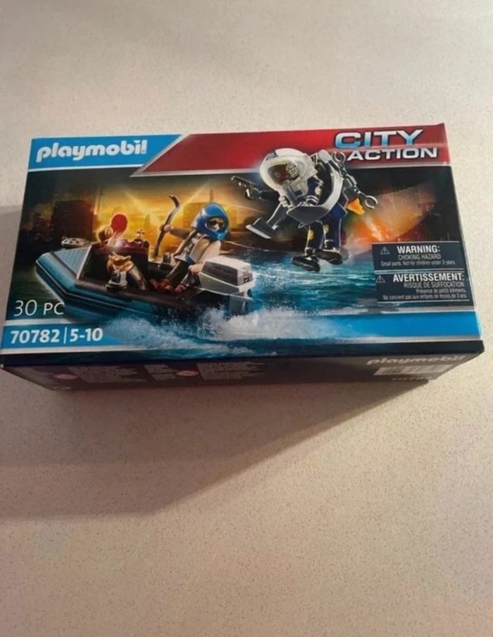 Playmobil - Police avec réacteur dorsal et canoë