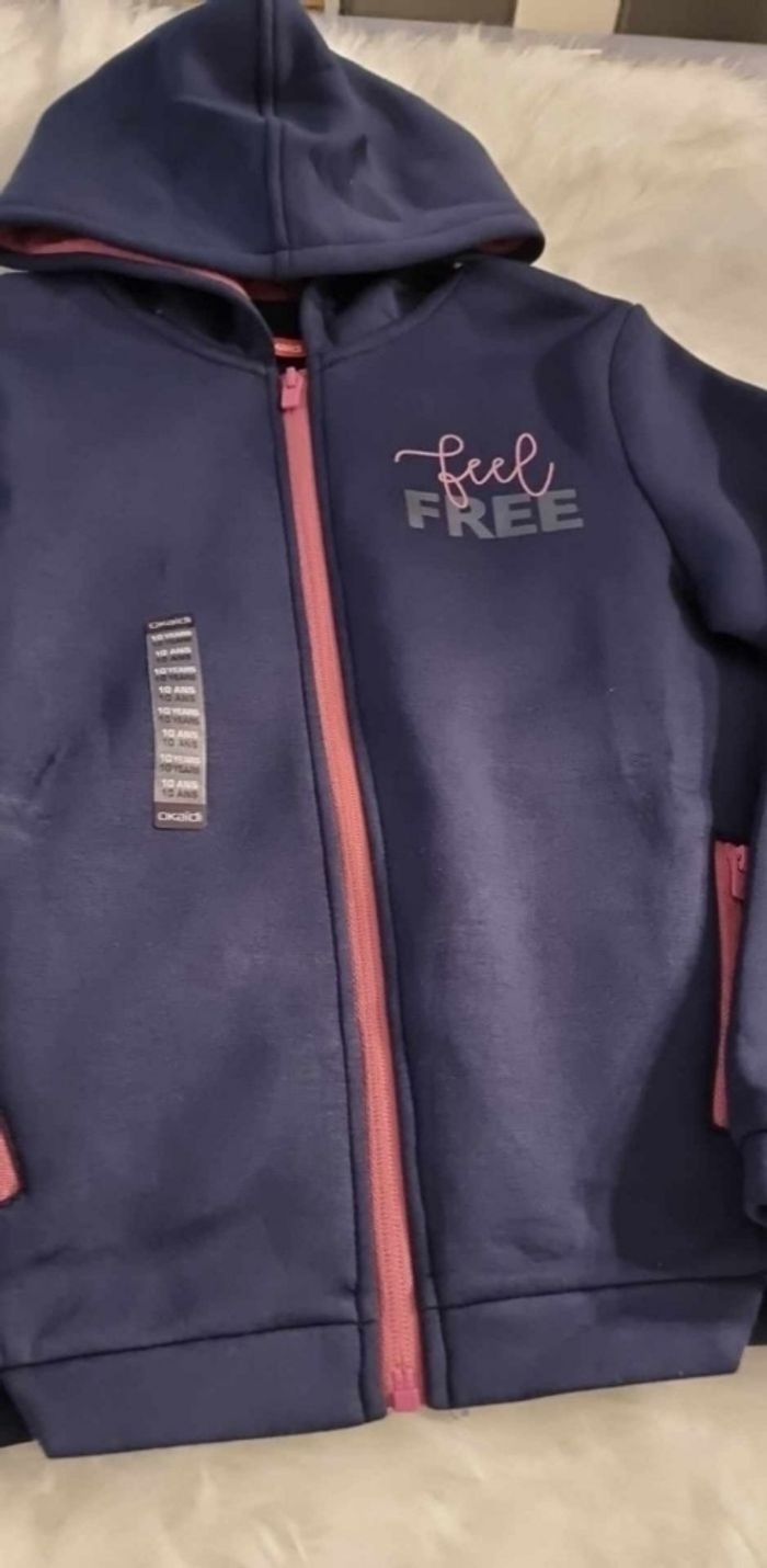 (NEUVE non portée)🏷🥰😍 superbe veste zippée 10 ans fille 💜💜💜 - photo numéro 3
