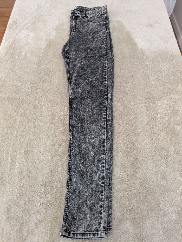 Jean Skinny H&M - Noir Délavé Acid Wash (Taille Haute) - photo numéro 3